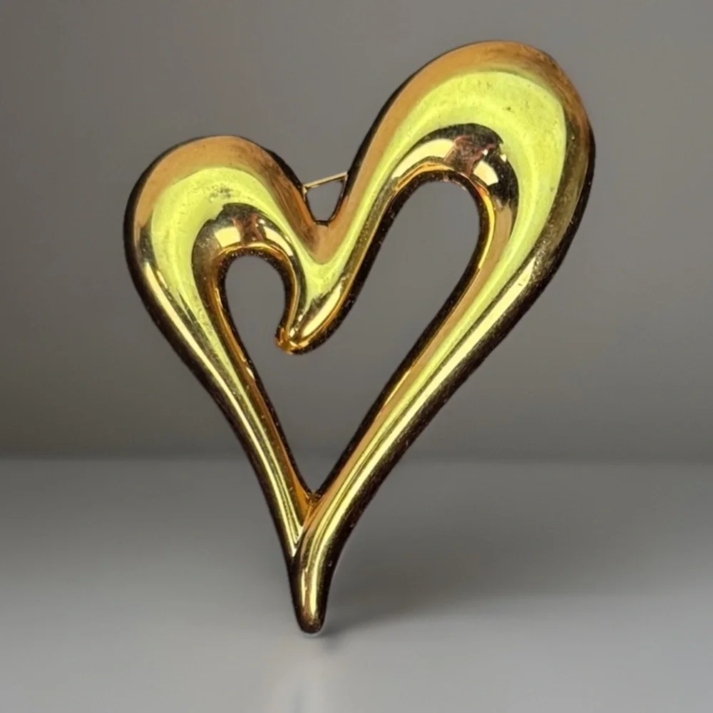 Vintage weighted, goldtone Heart Brooch pin